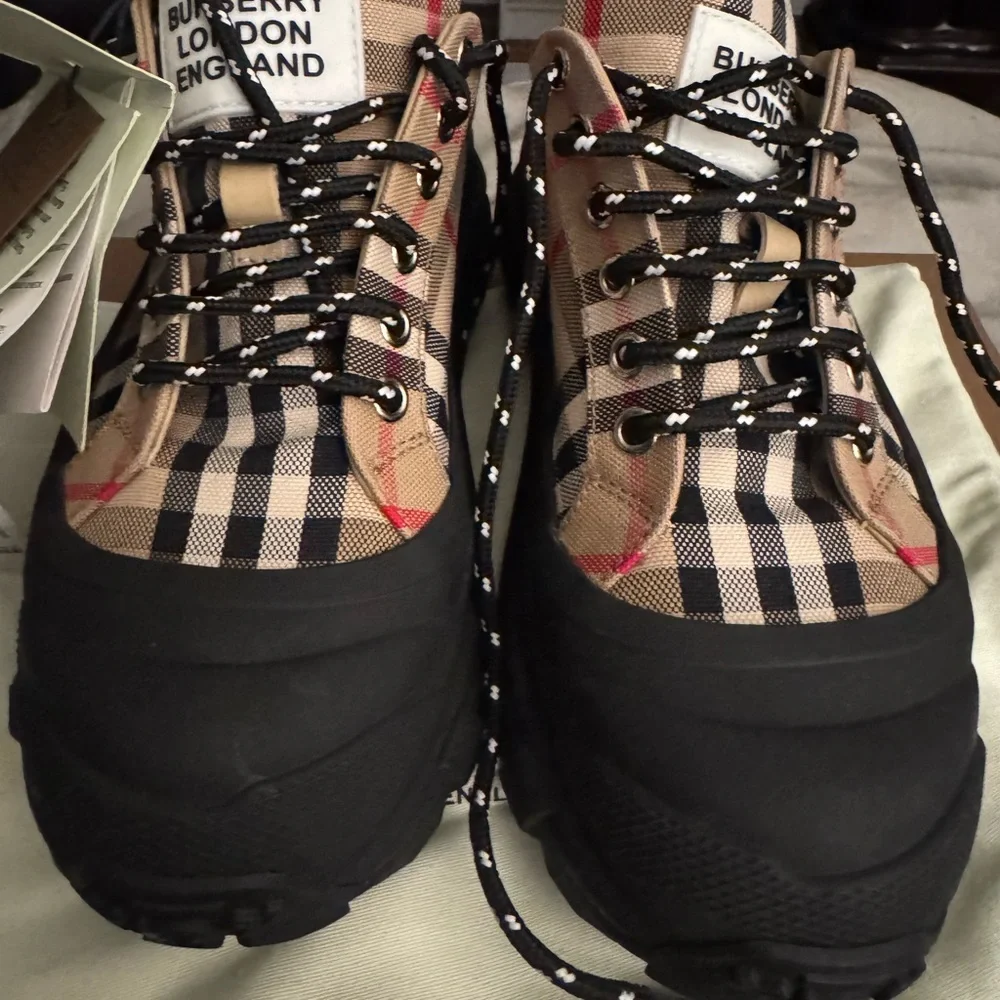 BURBERRY
ARTHUR CHECKERED SNEAKER - Picture 6 of 12